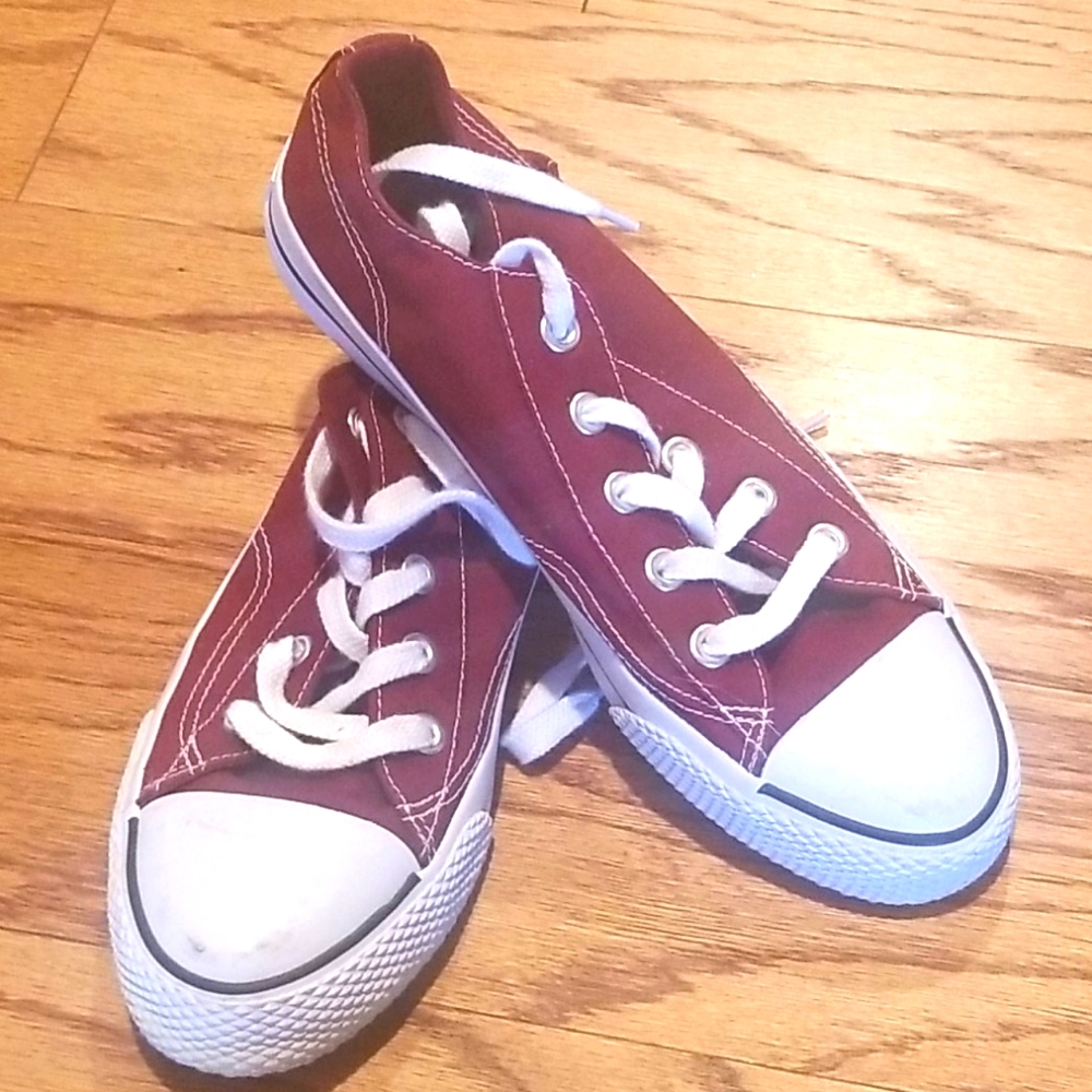 Airwalk tennis shoes size 9